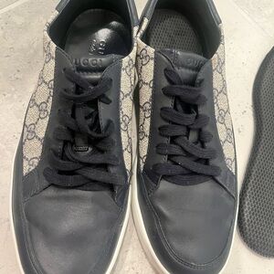 Gucci Men's Navy and Cream Sneakers